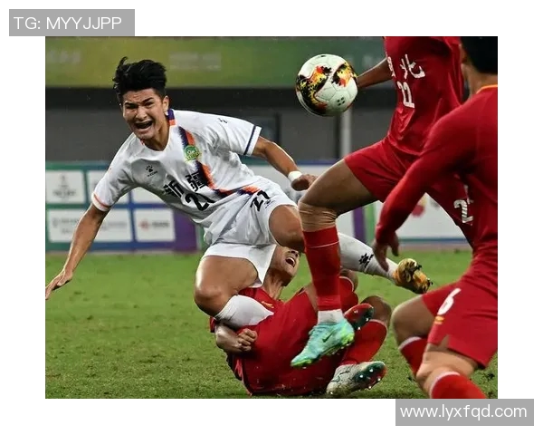 网友热议新疆足球明星表现与未来发展潜力引发广泛关注与讨论 网友热议新疆足球明星表现与未来发展潜力引发广泛关注与讨论