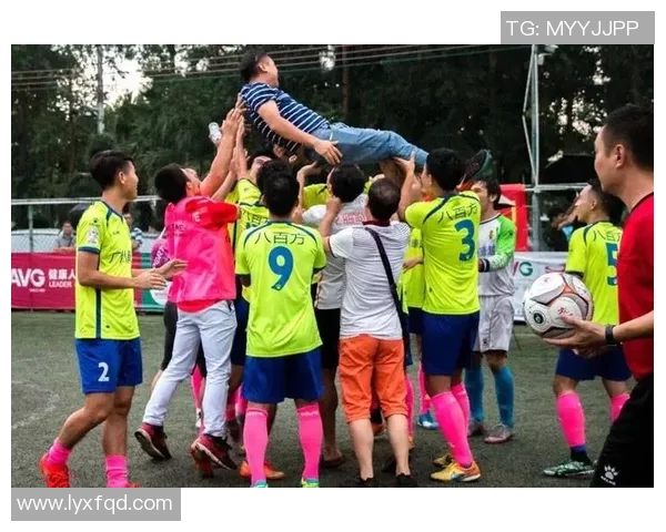 足球明星助力中国小孩梦想成真培养未来的足球人才与希望